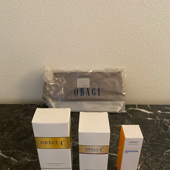 Obagi set of 3 Vitamin C skincare set for brighter, smoother skin - Picture 3 of 7